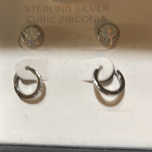 NWT Earring Set - Picture 2 of 6